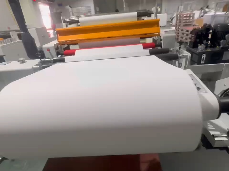 HKS-A4系列不干膠橫縱切機